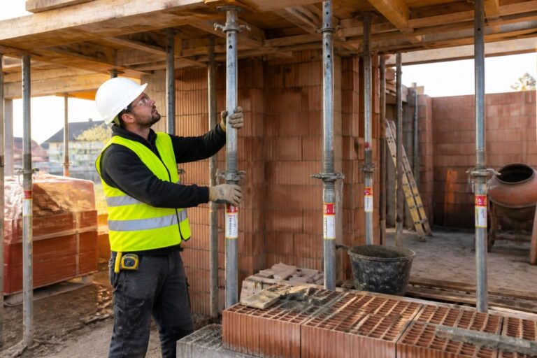 découvrez tout sur l’étai en maçonnerie : son rôle essentiel, ses diverses utilisations et les mesures de sécurité à respecter pour un chantier sécurisé et efficace.
