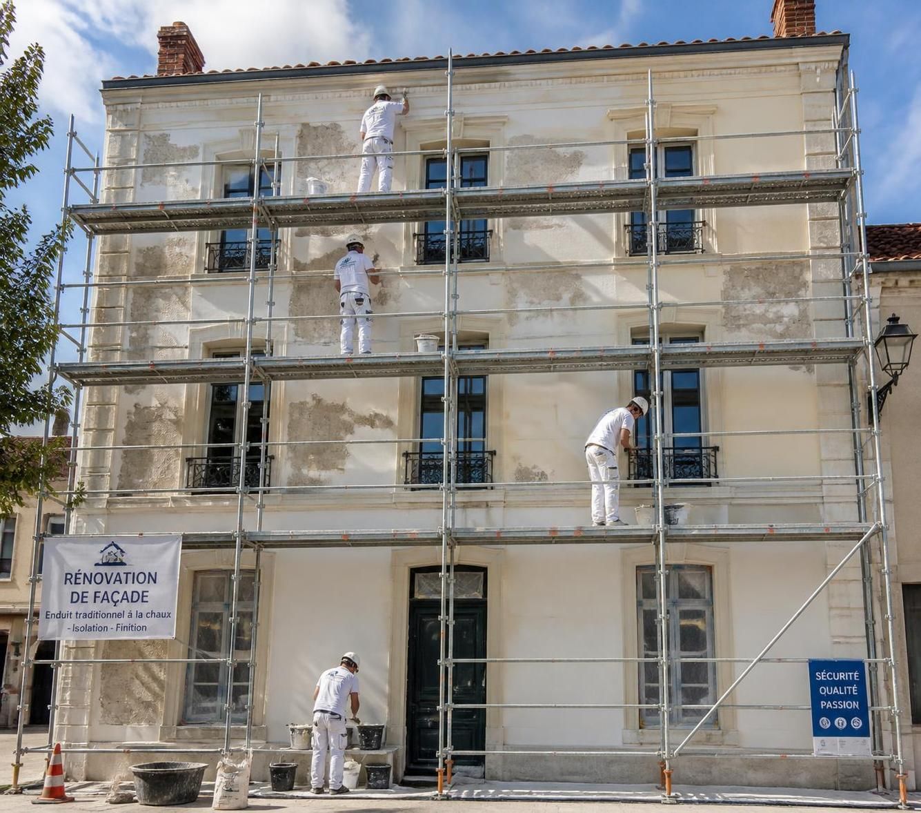 découvrez le guide complet 2026 sur le prix du ravalement de façade pour un immeuble de 3 étages. estimations, conseils et astuces pour réussir vos travaux.